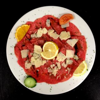 Carpaccio de bœuf et copeaux de parmesan